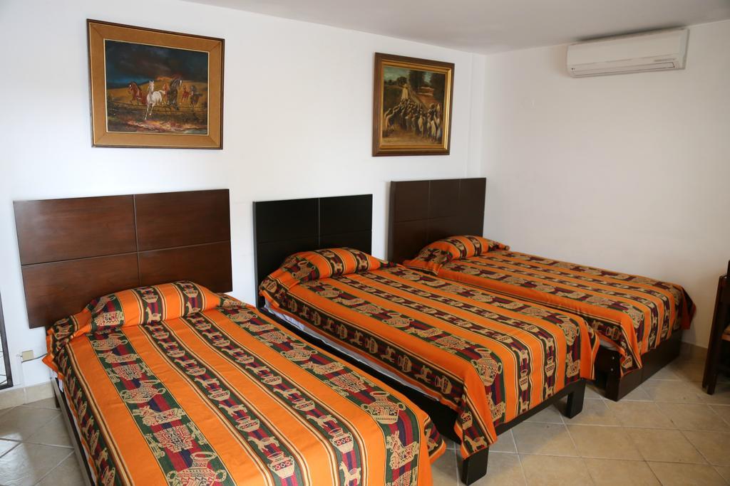 Hotel Miraflores Lodge Лима Стая снимка