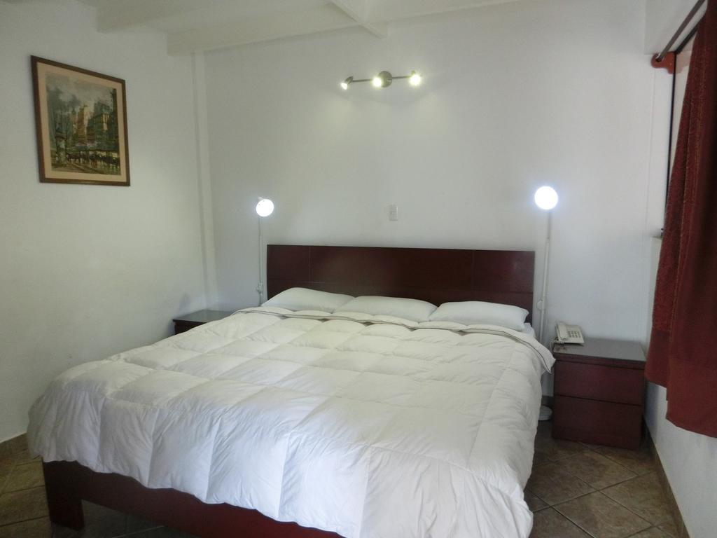 Hotel Miraflores Lodge Лима Стая снимка